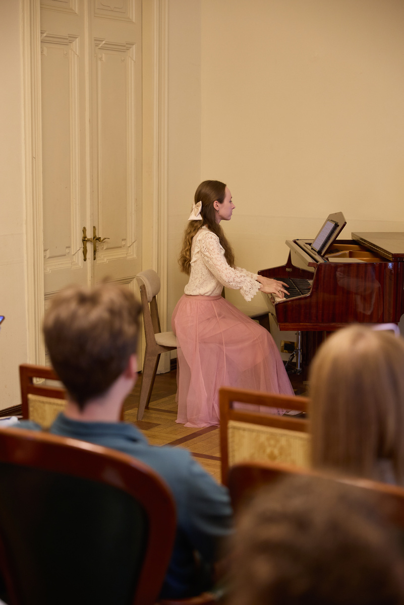 Ваш преподаватель по фортепиано, Яна Черкашина