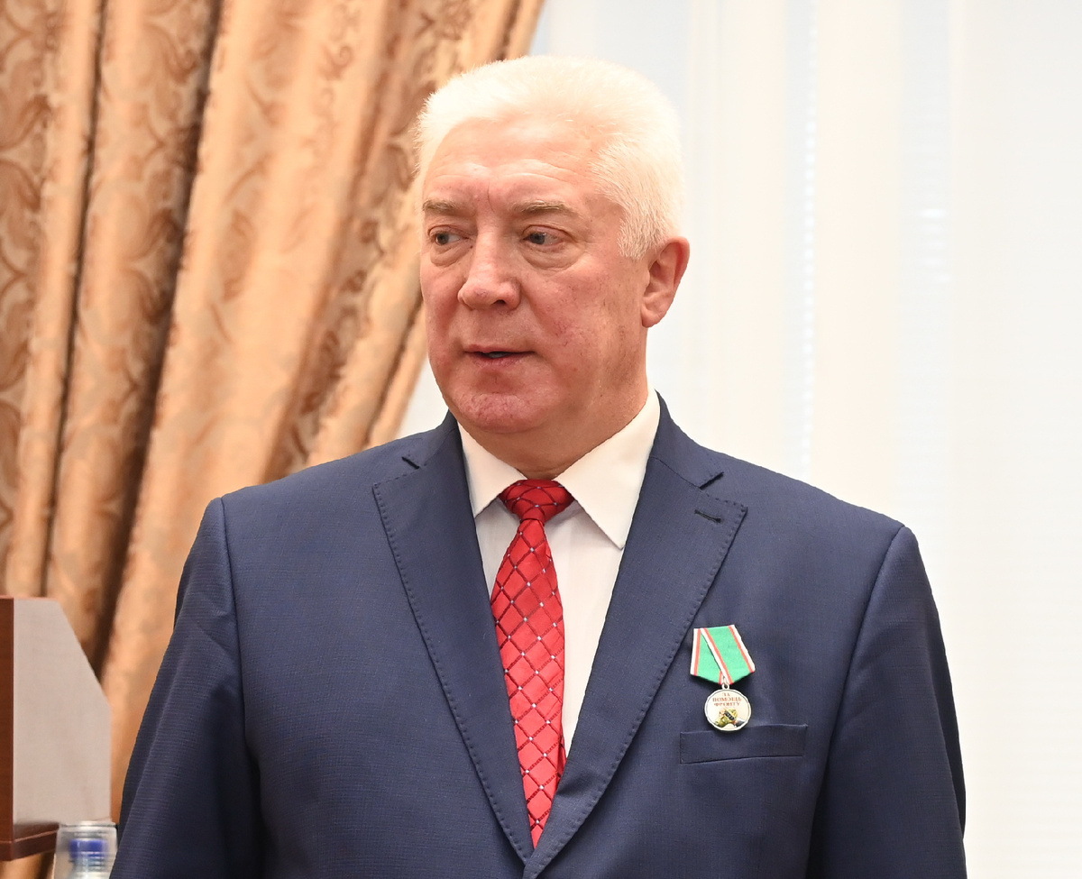 Приказом командира войсковой части, где проходят службу бойцы из Пензенской области, за постоянную помощь и поддержку представители Пензенского государственного университета награждены медалями «За помощь фронту».