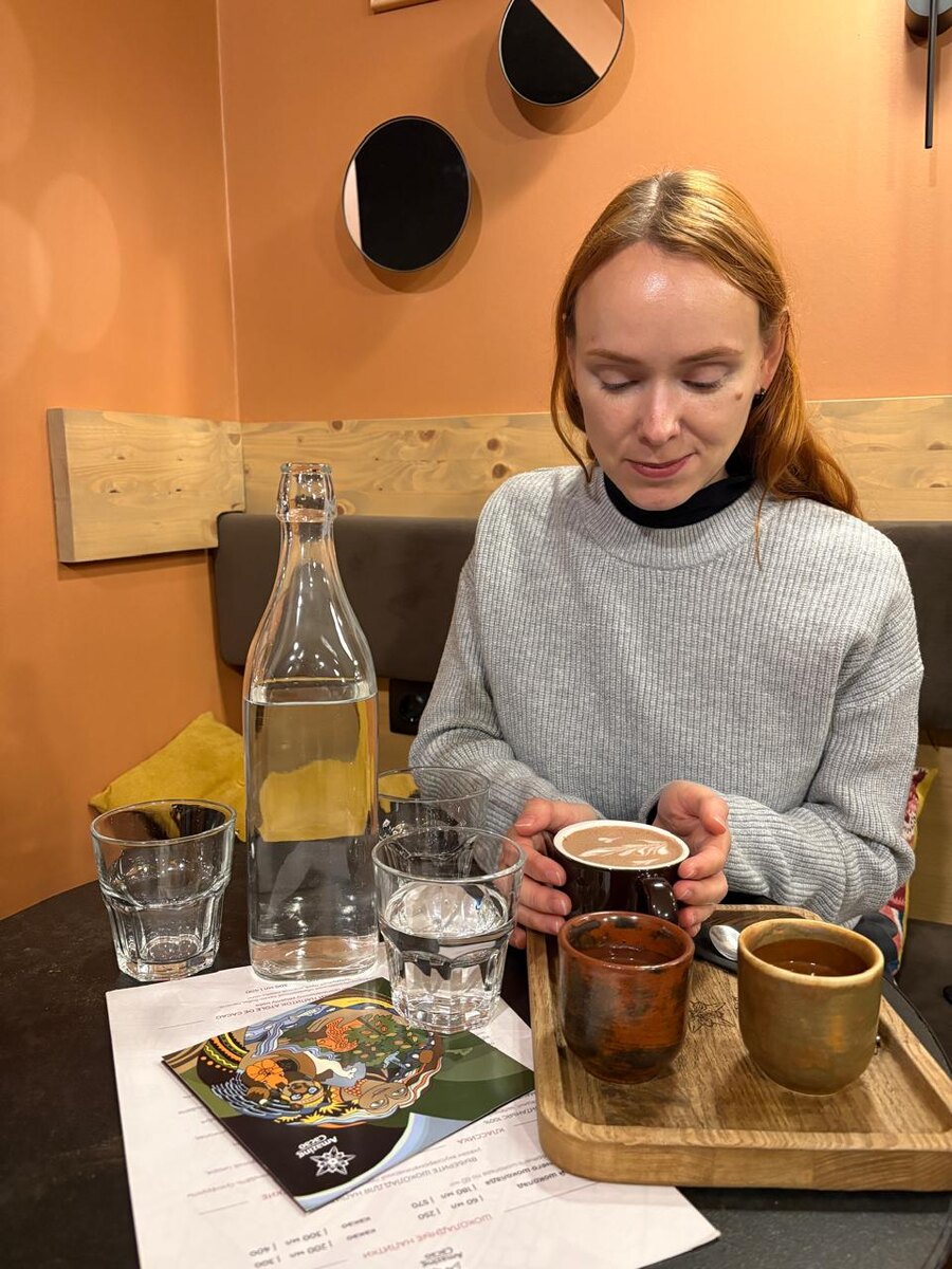 Я пробовала такой десерт 10 лет назад в чайхоне в Екатеринбурге. Больше деликатес в меню нигде не попадался. Недавно нашла его в Эмейзинг Какао и побежала пробовать.