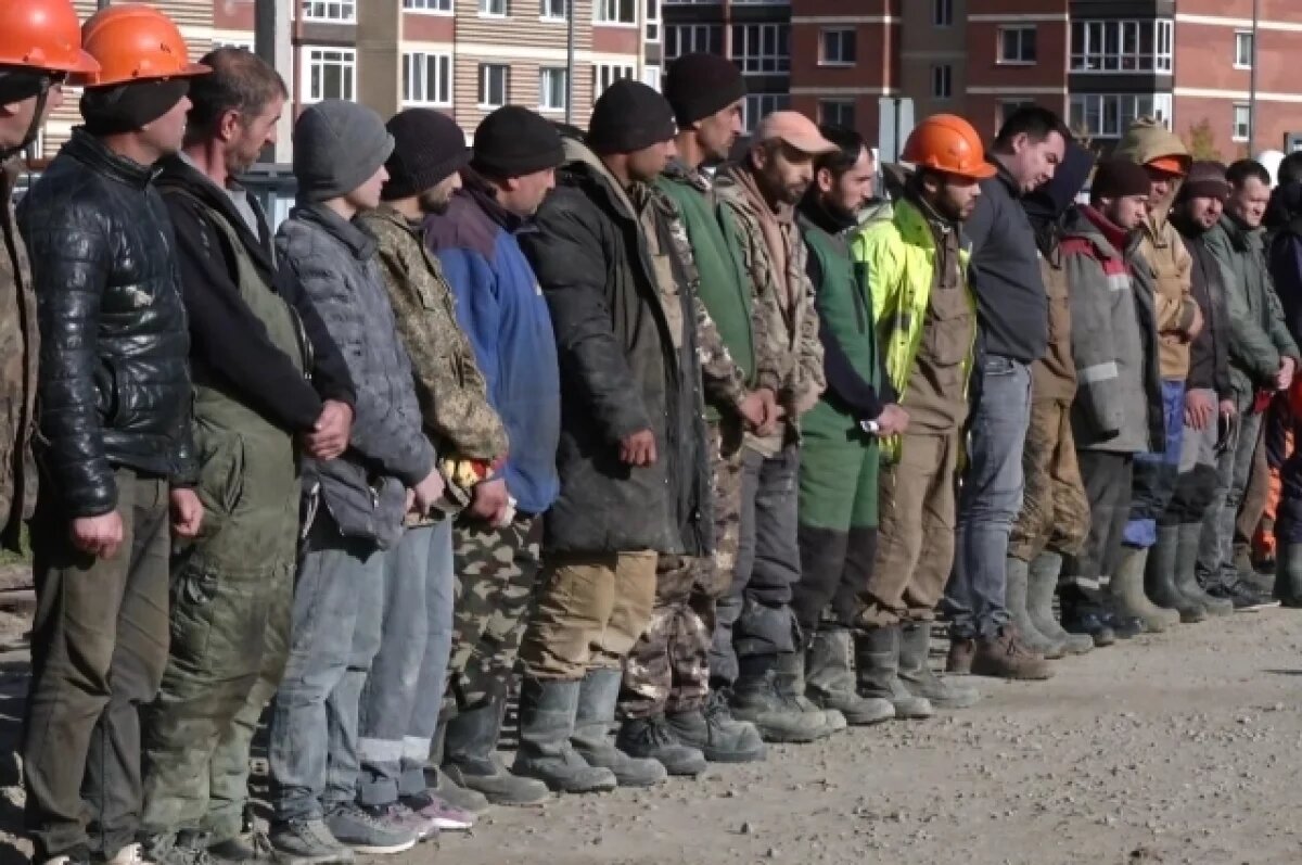    По итогам проверок за неделю полицейские составили около 145 административных протоколов за нарушения миграционного законодательства.