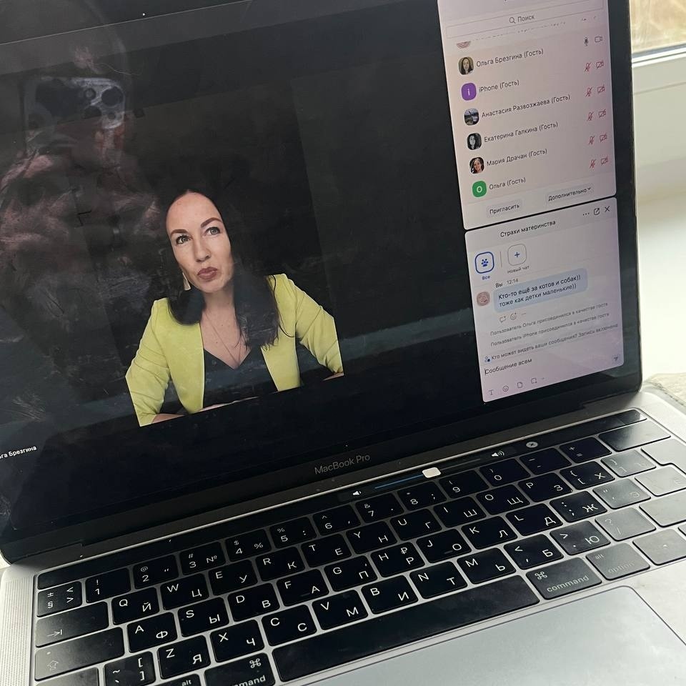 Фото с эфира не постановочное. Впрочем, оно заметно)