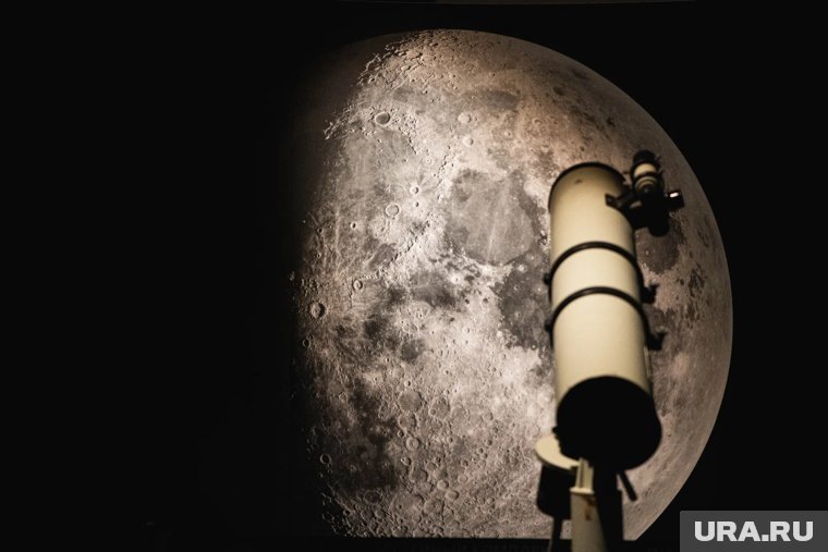     Уже скоро на ночном небе Луна соединится с Сатурном