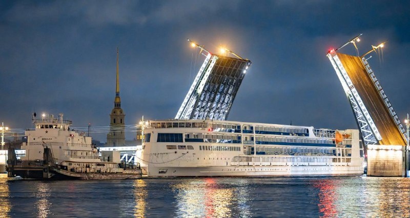 Круизный лайнер Владимир Жириновский: новый уровень водного туризма в России