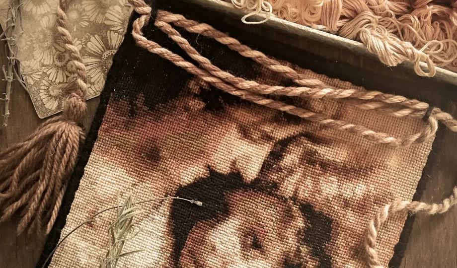 Винтажная вышивка крестиком: Пестрый танец ниток