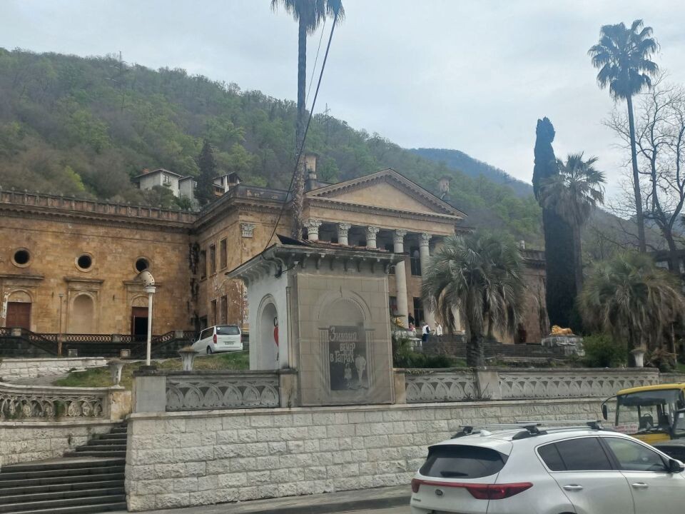    Абхазия. Бывший кинотеатр "Гагра".. Источник: Олеся Веселкова / "Толк"