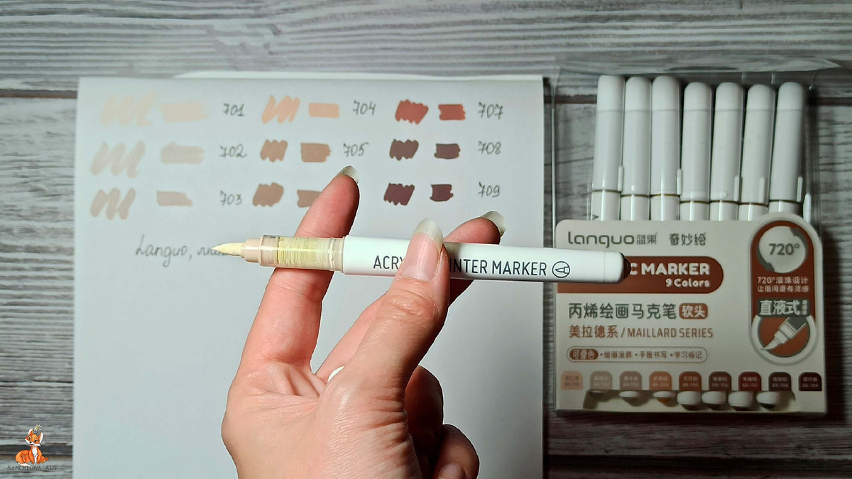 У некоторых цветов можно увидеть зеленоватые примеси в краске, как говорит продавец, это не воияет на качество и является связующем веществом (обладает зеленоватым оттенком)