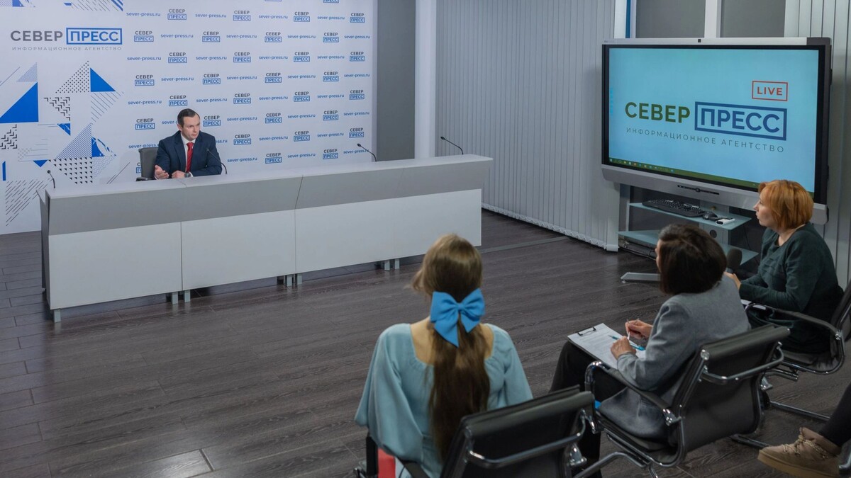   О юбилее, истории службы, достижениях и планах говорили в пресс-центре «Север-Пресса». Фото: Александр Чирва / «Ямал-Медиа»