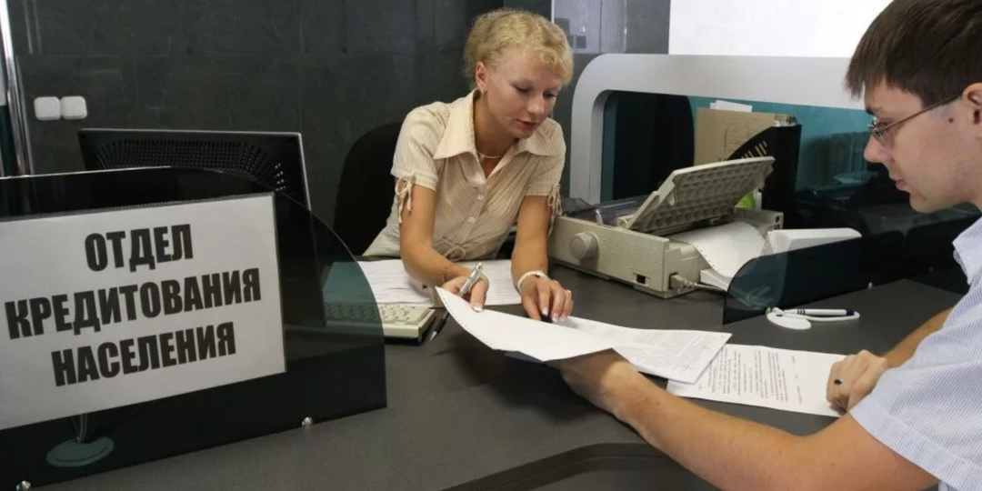 Нас заставили существовать в долг: почему кредиты стали нормой, а урок так и не усвоен?