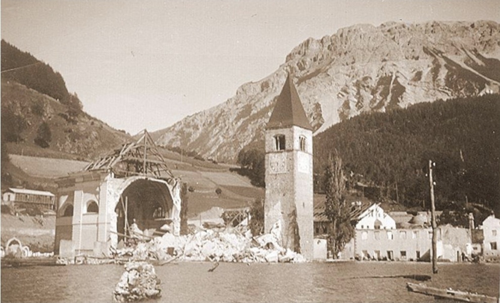 В середине XX века в стремлении к развитию гидроэнергетики власти Италии приняли решение соединить три озера — Резия, Курон и Сан-Валентино-алла-Мута