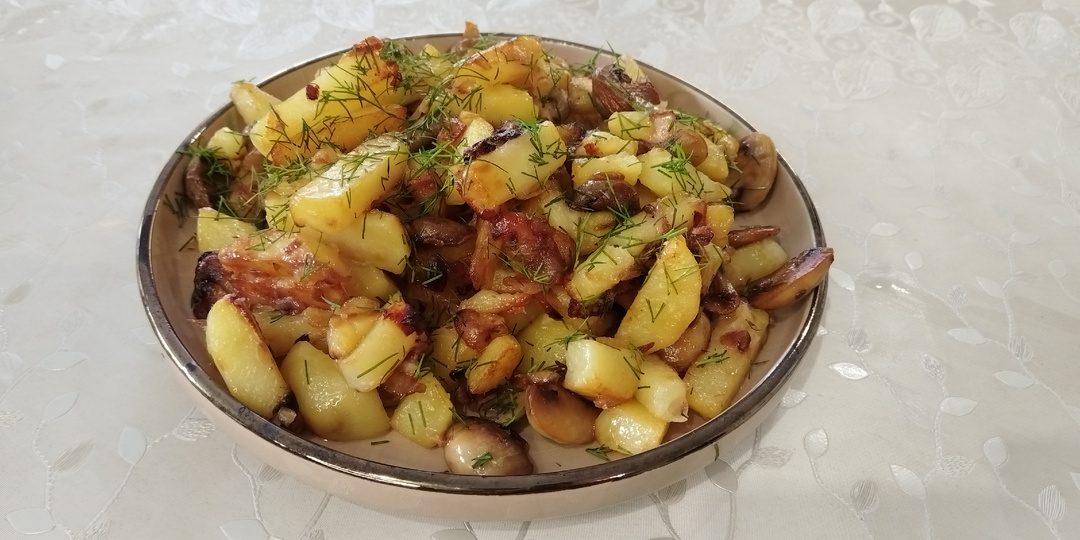 Рецепт жареной картошки с грибами и луком на сковороде: