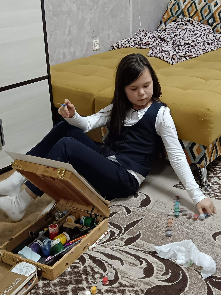 Рисовала картину по номерам дома) в форме