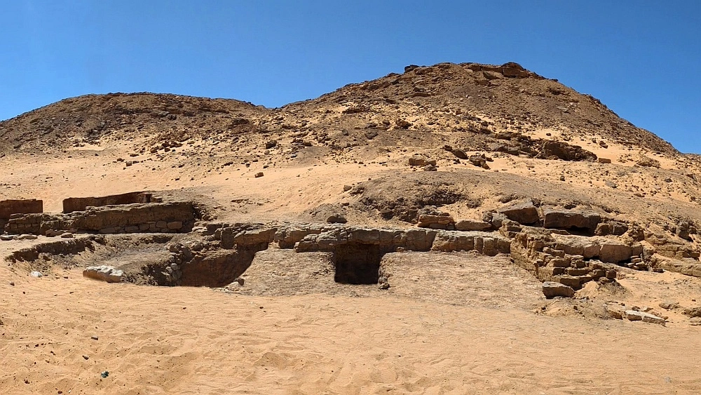 Некрополь Египта у мавзолея Ага Хана, Асуан: входы в гробницы, (источник: rodina-history.ru)