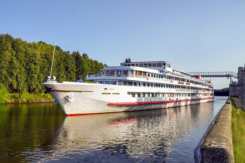 Теплоход Михаил Фрунзе