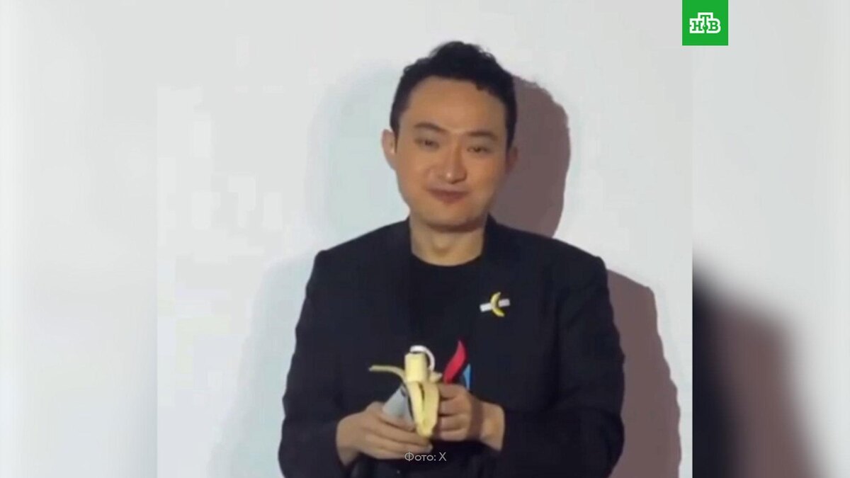    Китайский миллиардер съел купленный за 6,2 млн долларов банан