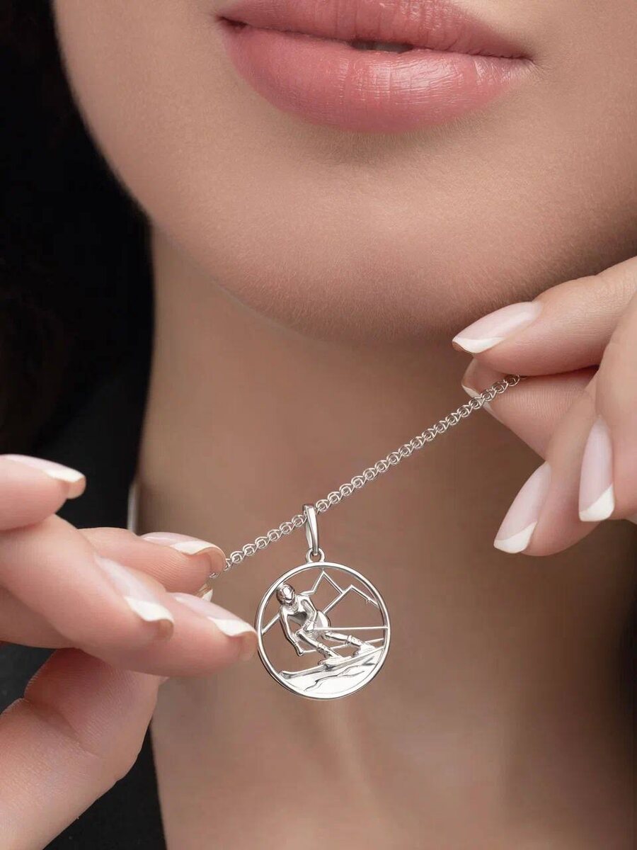 Представьте, что ваша любовь к зиме — это не просто хобби, а часть вашего стиля. Элегантный штрих, который говорит о вас больше слов.