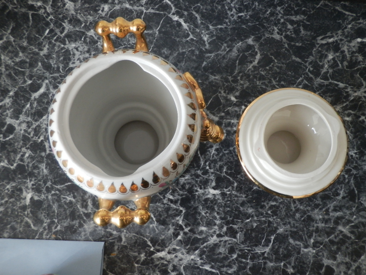 Сравнение отверстия в теле изделия и верхней части изделия. Дефект - из за неправильной обработки "замок"  не держит верхнюю часть в нижней.