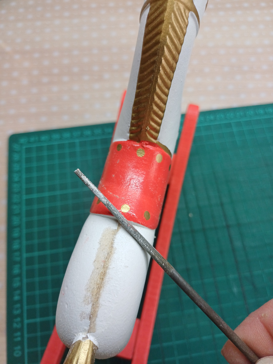 Стачиваю все заводские браки и ненужные мне выпуклости