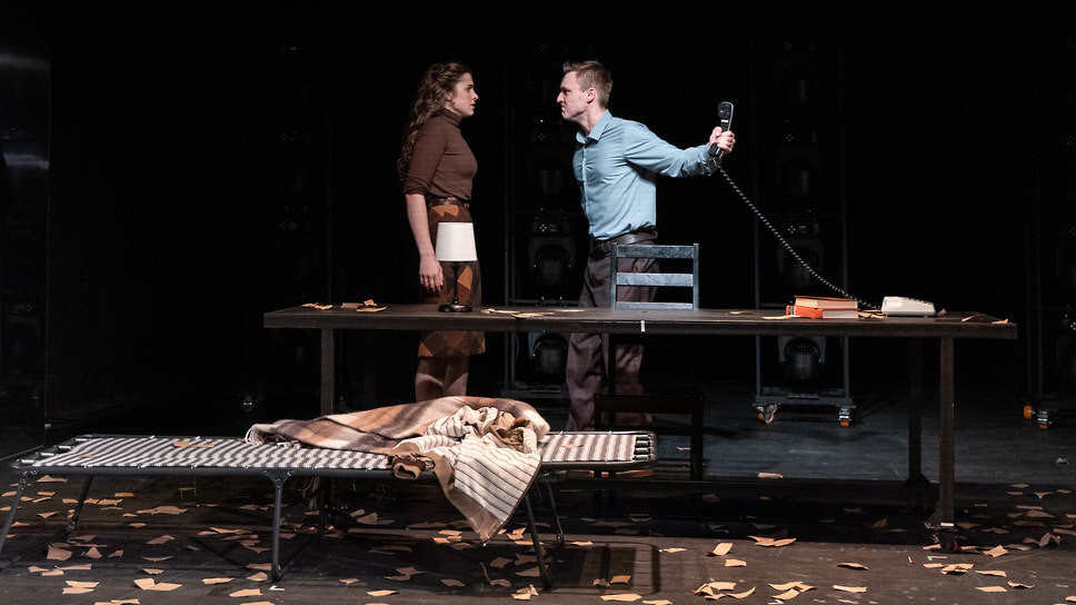 Сцена из спектакля «С любимыми не расставайтесь», режиссер Артур Касимов.📷Фото: Пресс-служба Театра Олега Табакова