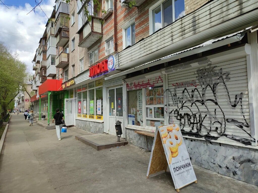 Фото дома из открытых источников, за десятилетия почти не изменился.