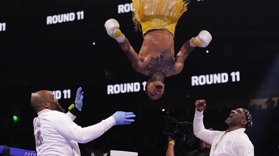 Джервонта Дэвис (сверху) умудряется совмещать свои спортивные успехи с историями с криминальным оттенком.📷Фото: Brynn Anderson / AP