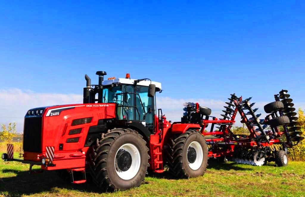 Новейший трактор Ростсельмаш 2405 готов к полевым работам