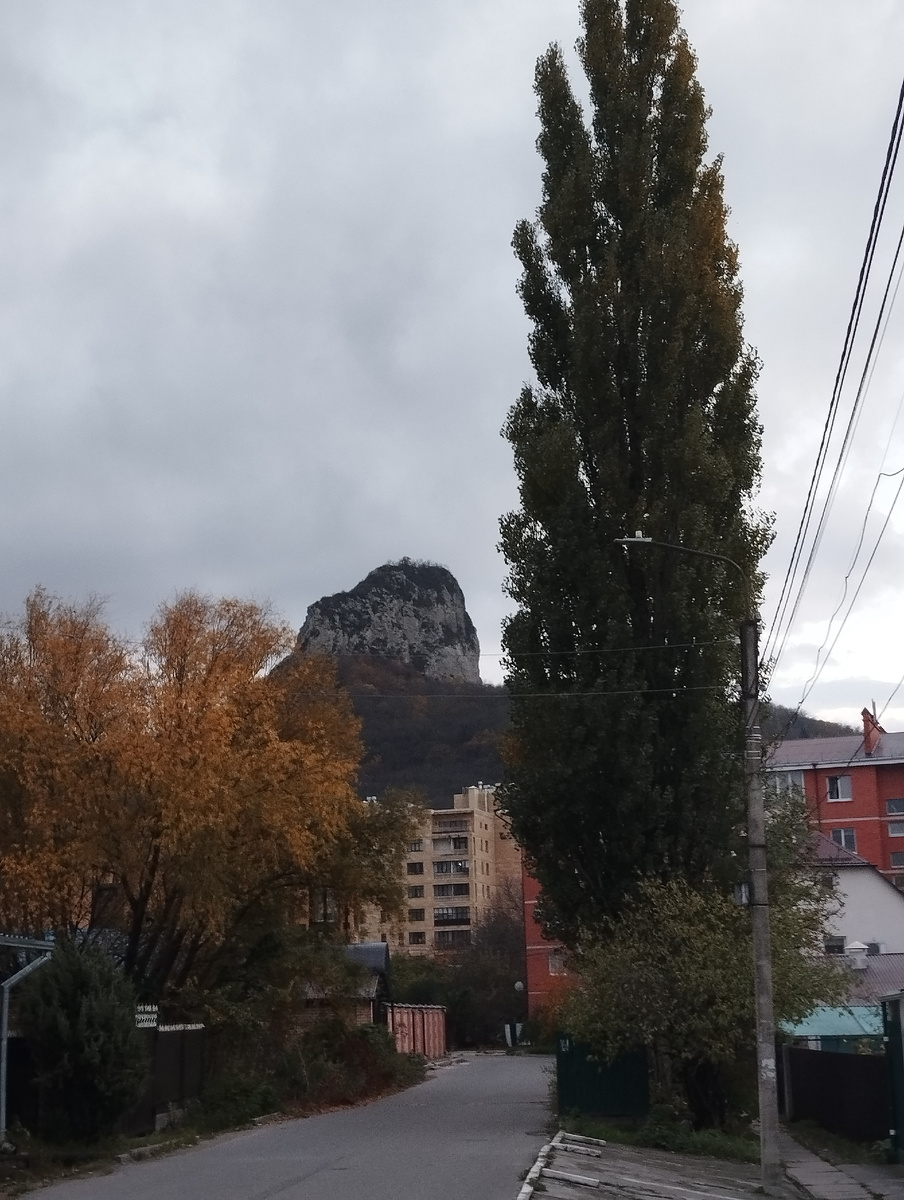 Улица Космонавтов, осенняя