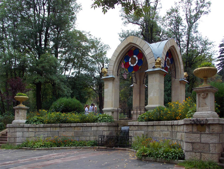 Зеркальный пруд в Курортном парке Кисловодска.  Фото автора.