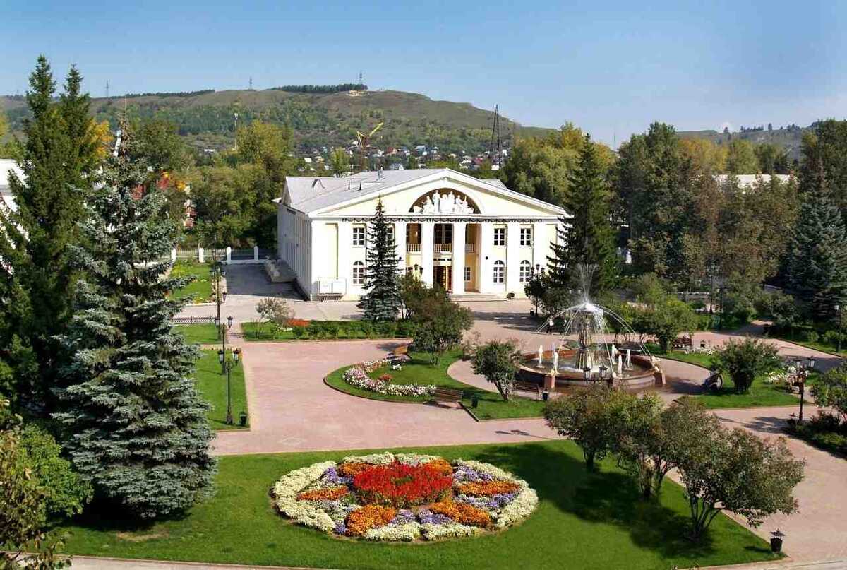    Так выглядит местный ДК "Металлург". Источник фото: официальная страница главы администрации Ашинского района Вадима Сергеева.