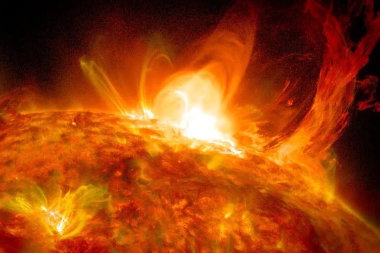 Магнитная буря 1 ноября 2025 года: насколько сильной она будет, как отразится на настроении и самочувствии