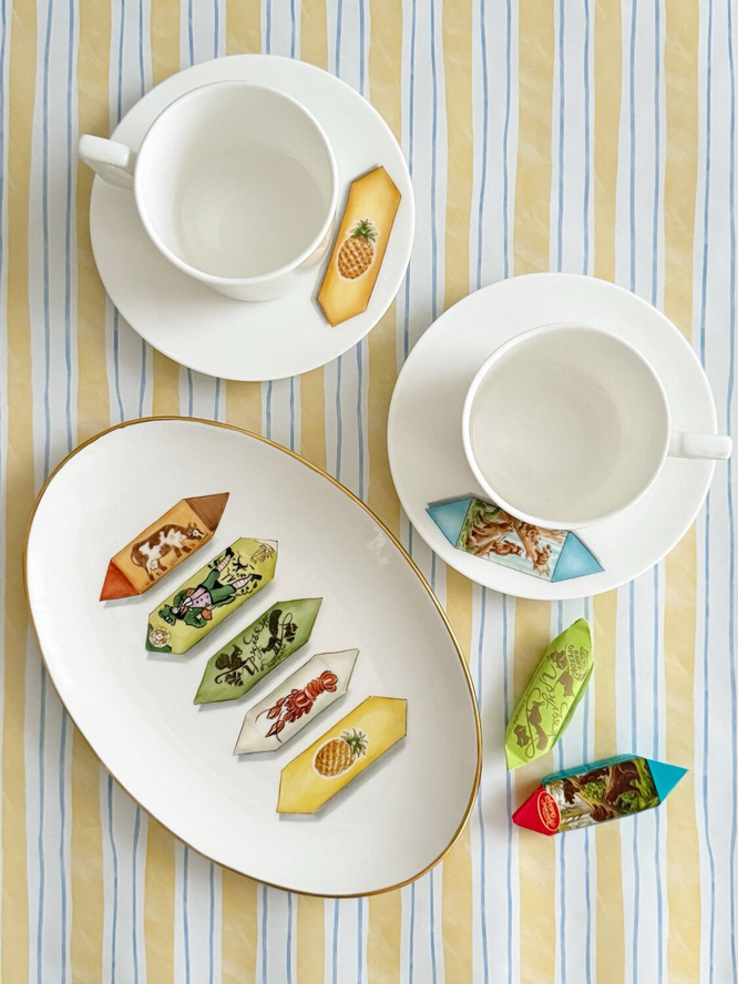 Конфеты на посуде - это роспись)