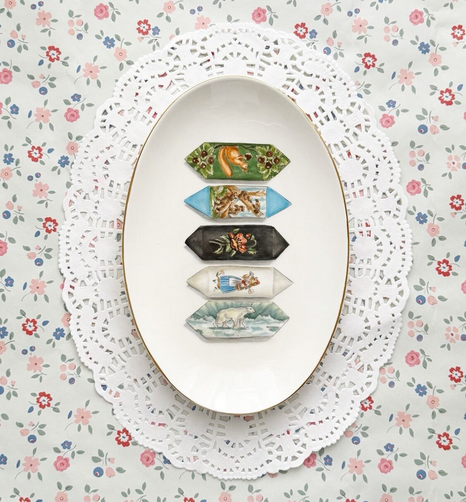 Блюдо для подачи угощений к чаю, размер 25 на 17 см.