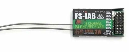 рис 2. Приемной устройство при более близком рассмотрении. Хорошо видны шесть ШИМ каналов для исполнительных устройств и вход для питания.