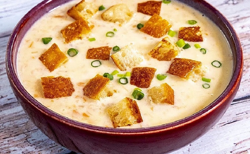 Сырный суп за четверть часа: как из простых продуктов приготовить ресторанный обед