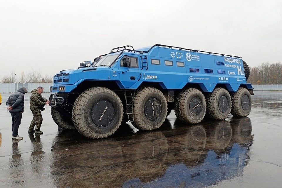    Водородный вездеход "Русак" на испытательном полигоне Ярослав КОРОБАТОВ