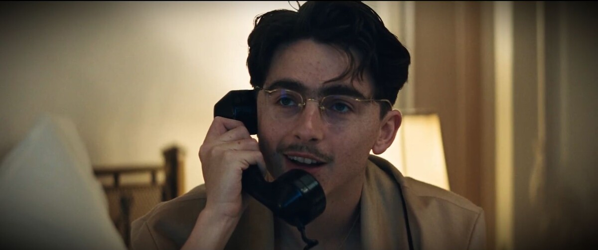 Марти Мозер (Тимоти Шаламе)