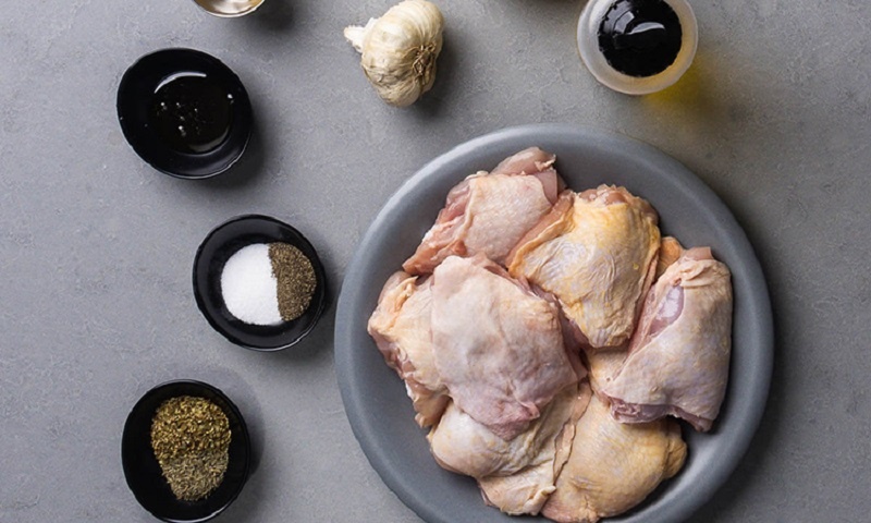 Цыплёнок с картошкой по-гречески: простой ужин с непревзойдённым вкусом 