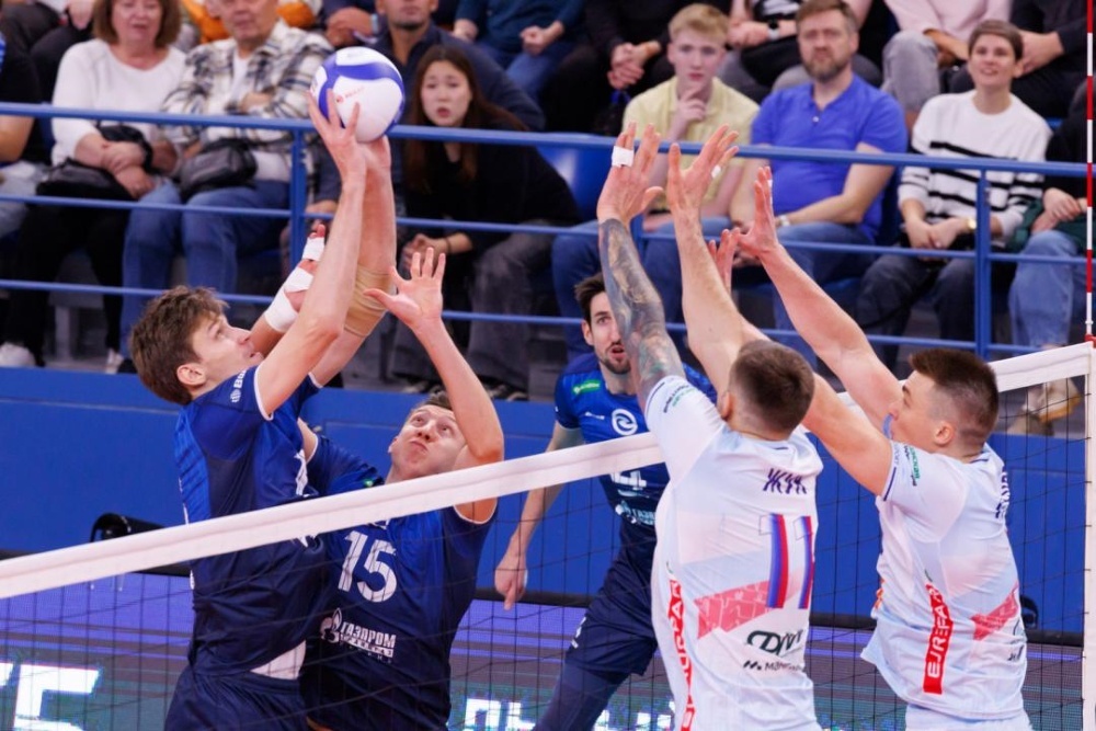    Момент матча текущего чемпионата Суперлиги между участниками предстоящего Суперкубка: "Динамо" (Москва ) - "Зенит-Казань" / Пресс-служба ВФВ