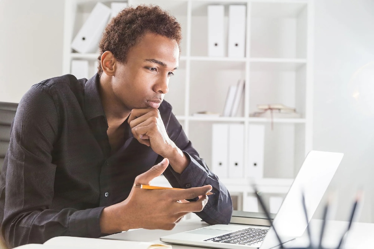 Главный злодей сидит за компом (из сети)