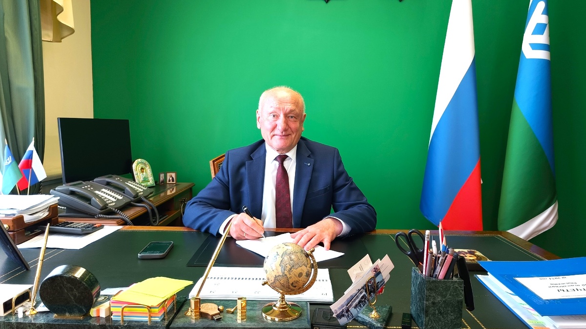    Депутаты единогласно переизбрали Сергея Маненкова на пост главы Белоярского района