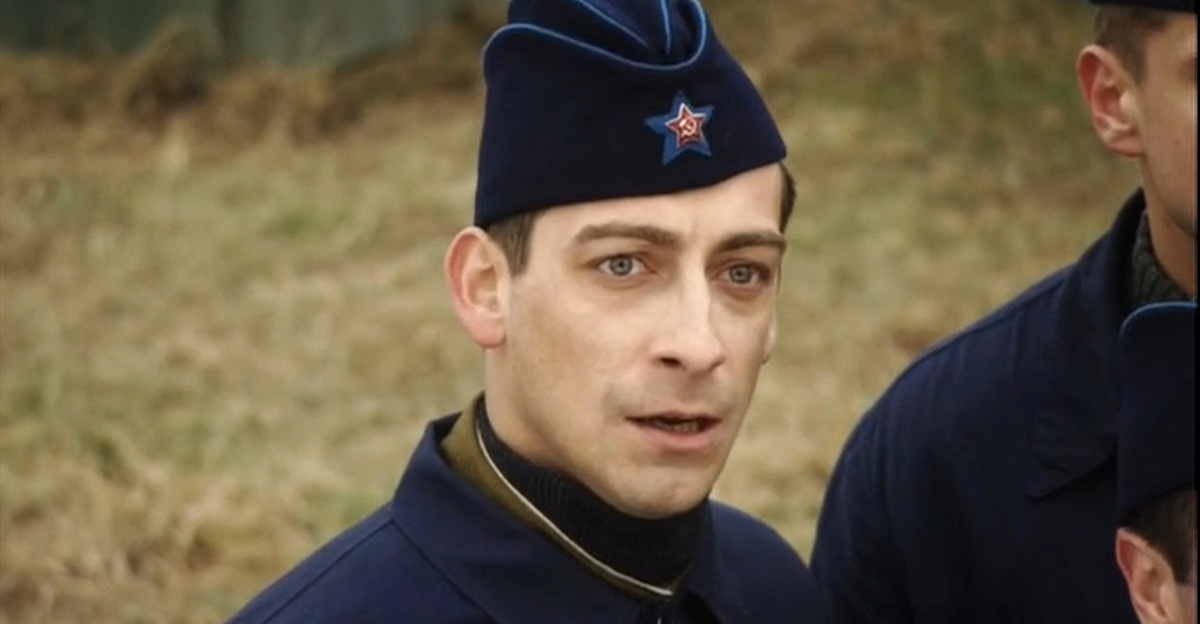 Кадр из сериала "Небо в огне", 2010 г., режиссер Дмитрий Черкасов, сценаристы Александр Марутян, Игорь Тер-Карапетов, Тимур Курбаналиев, композиторы Роман Архипов, Александр Афанасов (скриншот) 