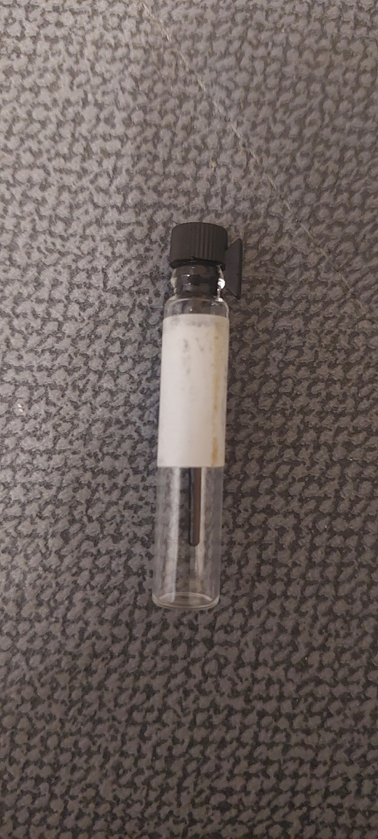 Вот этот пробник, только надпись стерлась.