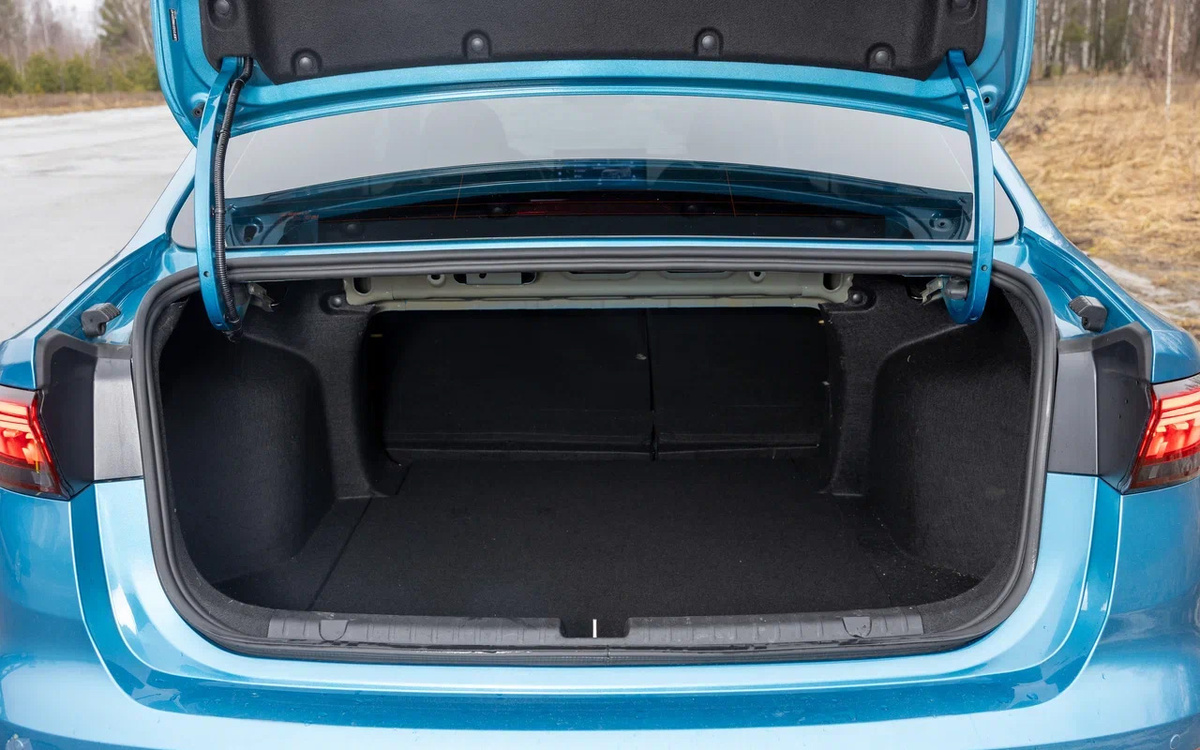 Багажник Эмгранда.