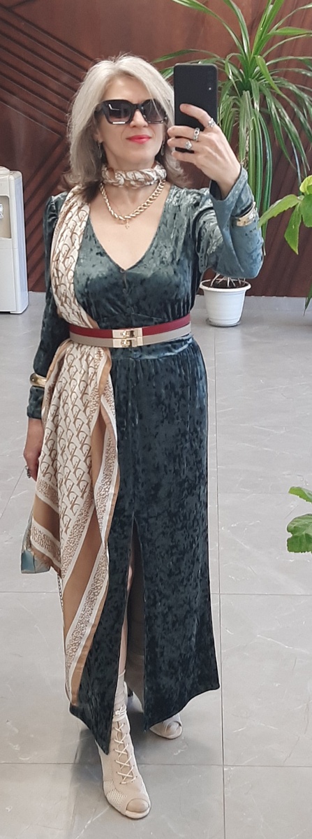 Платье, переделанное из комбинезона из секонд-хэнда.