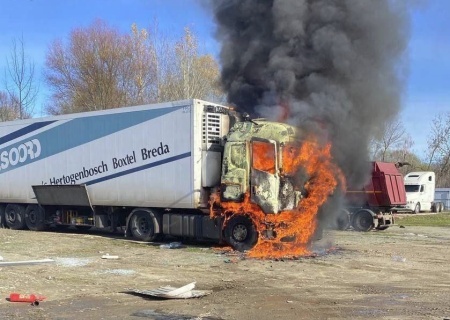    Зеленский угрожает ракетными ударами «Фламинго». Украинские АЭС под угрозой. Трамп выводит войска из Европы — Горячая сводка 31 октября 2025 г.