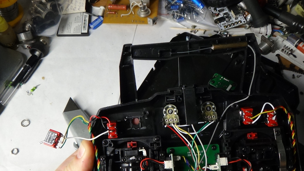 Сломанный переключатель радиопульта FlySky i6