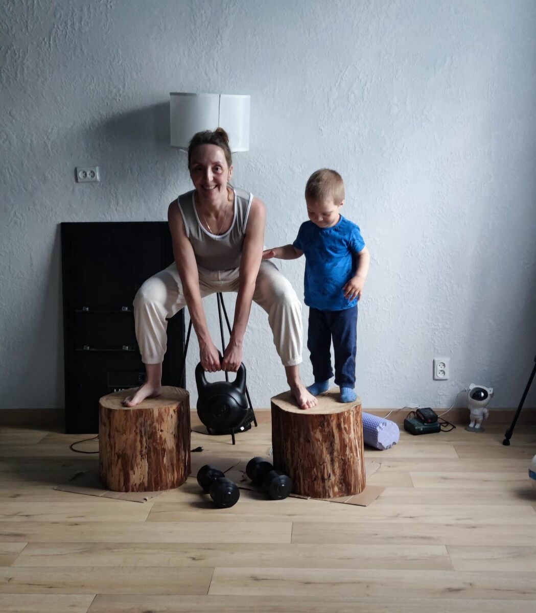 Привет! Я Ксюша, мама пятерых. Долгое время занималась тхэквондо, недавно закончила обучение на фитнес-тренера. Здесь рассказываю о своей жизни как она есть. Всем рада, присоединяйтесь!