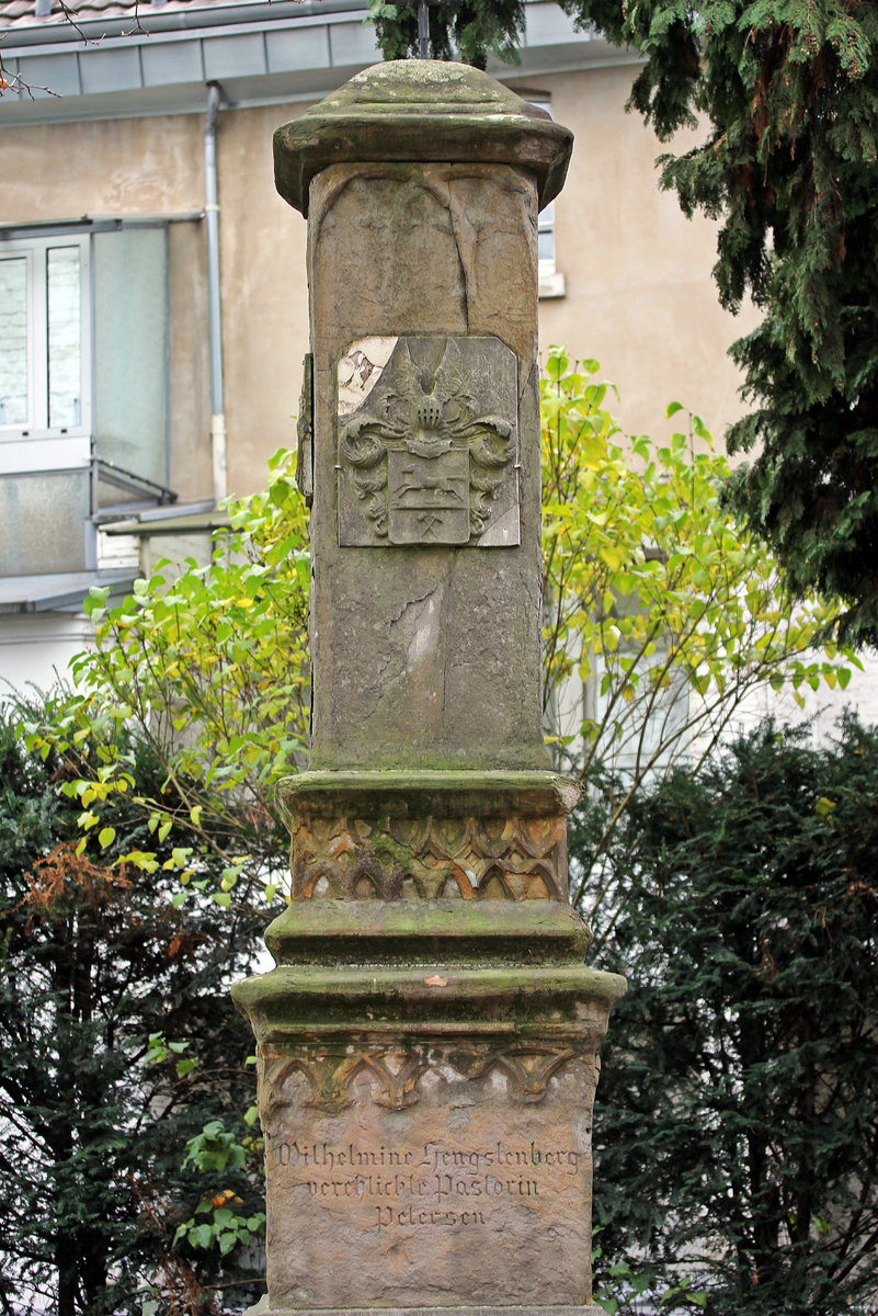 Сквер неподалёку от церкви