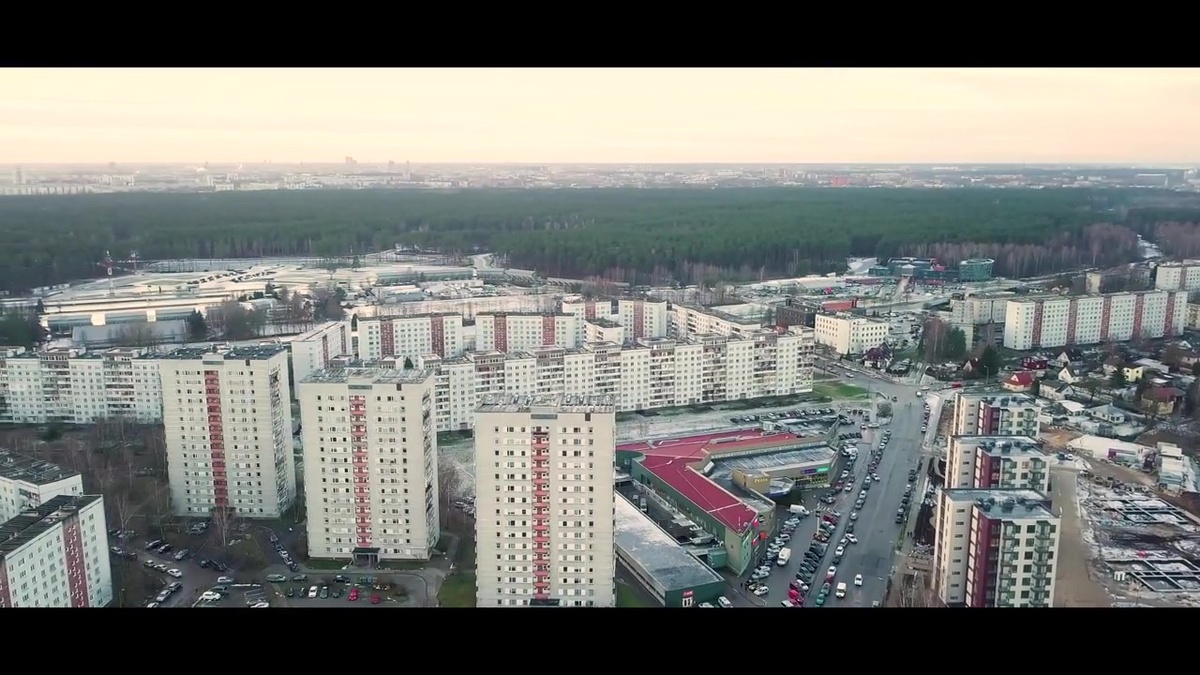 Межциемс, Рига. Современная съёмка, но мало что изменилось. Вижу в кадре некогда свой дом.