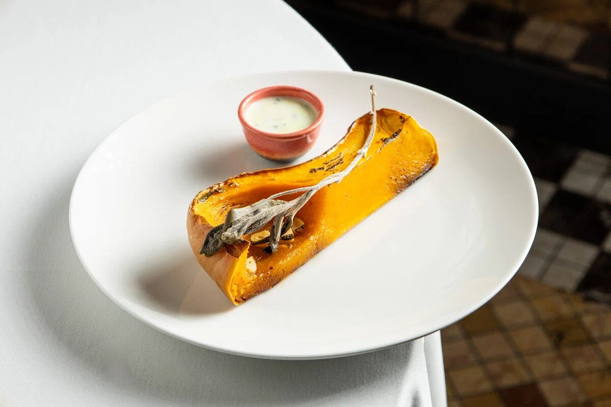 Запеченная тыква с шалфеем и чесноком - 490 руб.