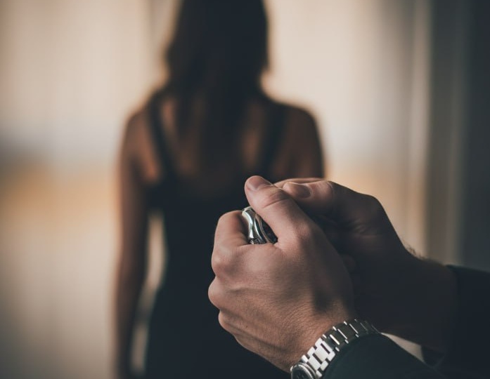 «Он кормил её с ложечки. В ответ получил нож в спину»